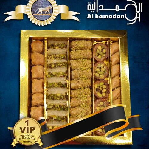 Mix baklawa with pistachio