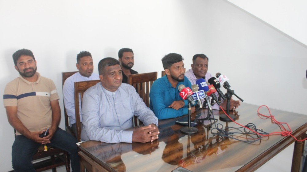 பதவிகளை துறக்கத் தயார்