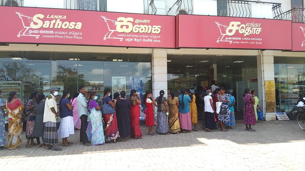 அரிசிக்கும் வரிசை - கவலையில் மக்கள்