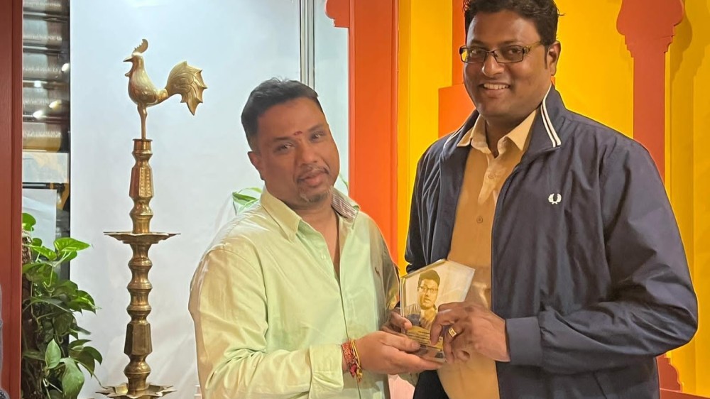 யாழ் மாநகர முதல்வர் பிரான்ஸ் தமிழ் வர்த்தகர்களால் கௌரவிக்கப்பட்டார்