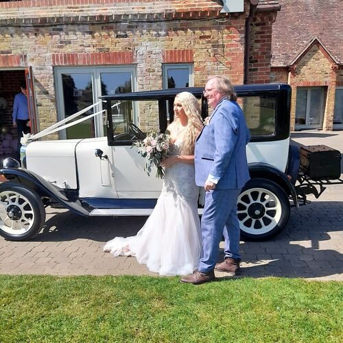 Gallery | Wedding Cars Harpenden, St Albans, Watford, Hemel Hempstead | Heritage Classic Cars