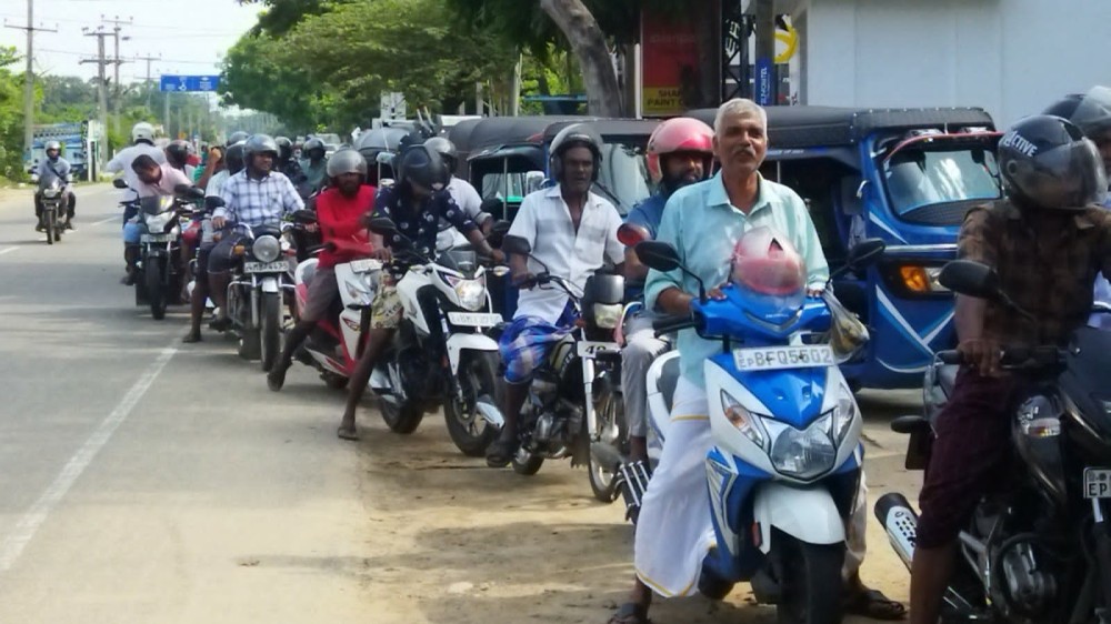 மீண்டும் கியூ வரிசை