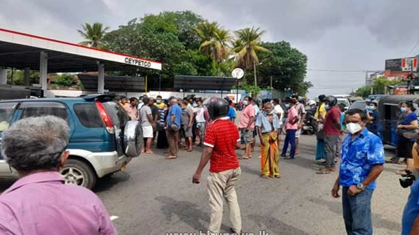 விற்கப்பட்டுவிட்ட சோரன்பற்று கணேசா வித்தியாலயத்தின் விளையாட்டு மைதானம்