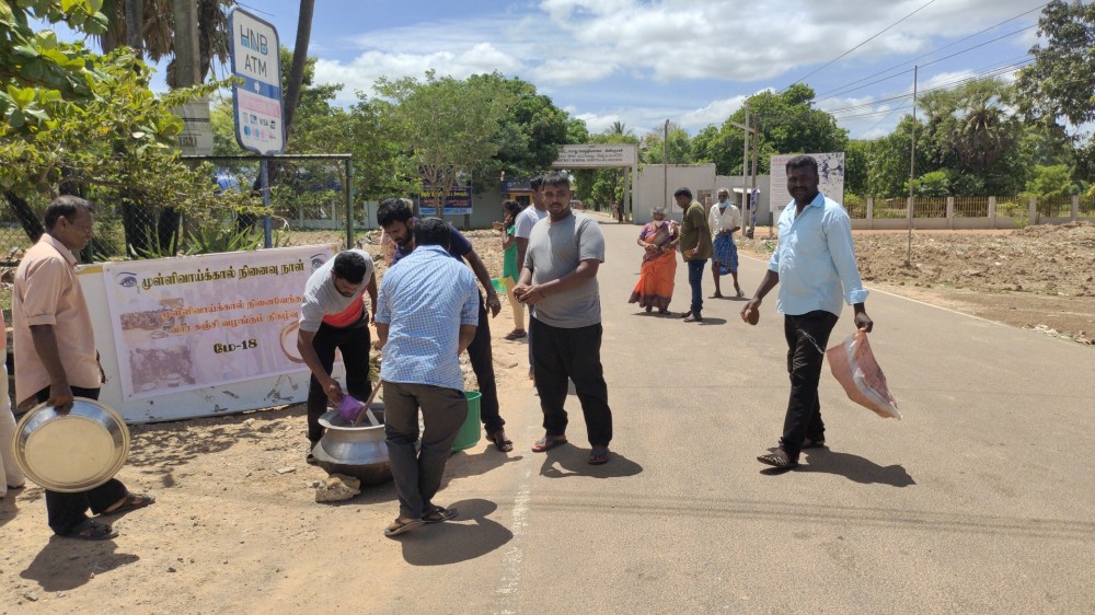 முள்ளிவாய்க்கால் நினைவாக கஞ்சி வழங்கல் - முச்சக்கரவண்டி உரிமையாளர்கள்