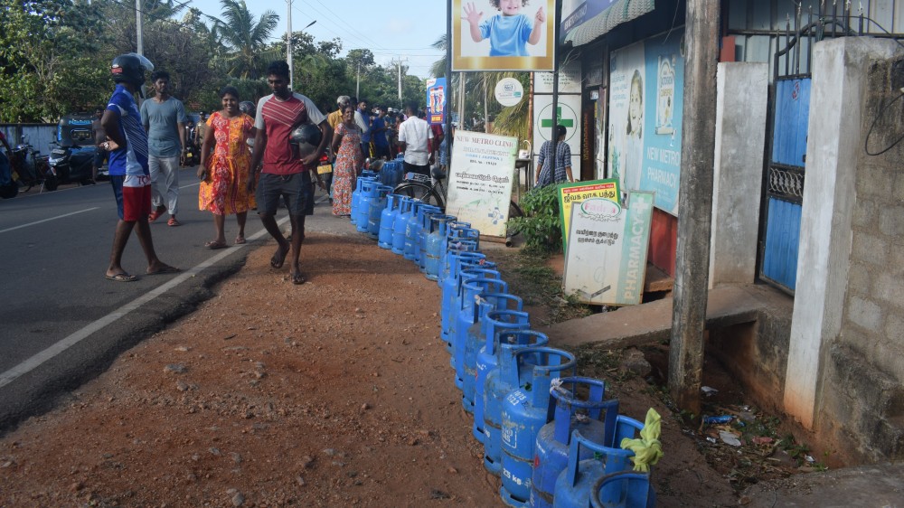 முகவரின் முகநூல் செய்தி மக்கள் அனைவரையும் ஏமாற்றியது.