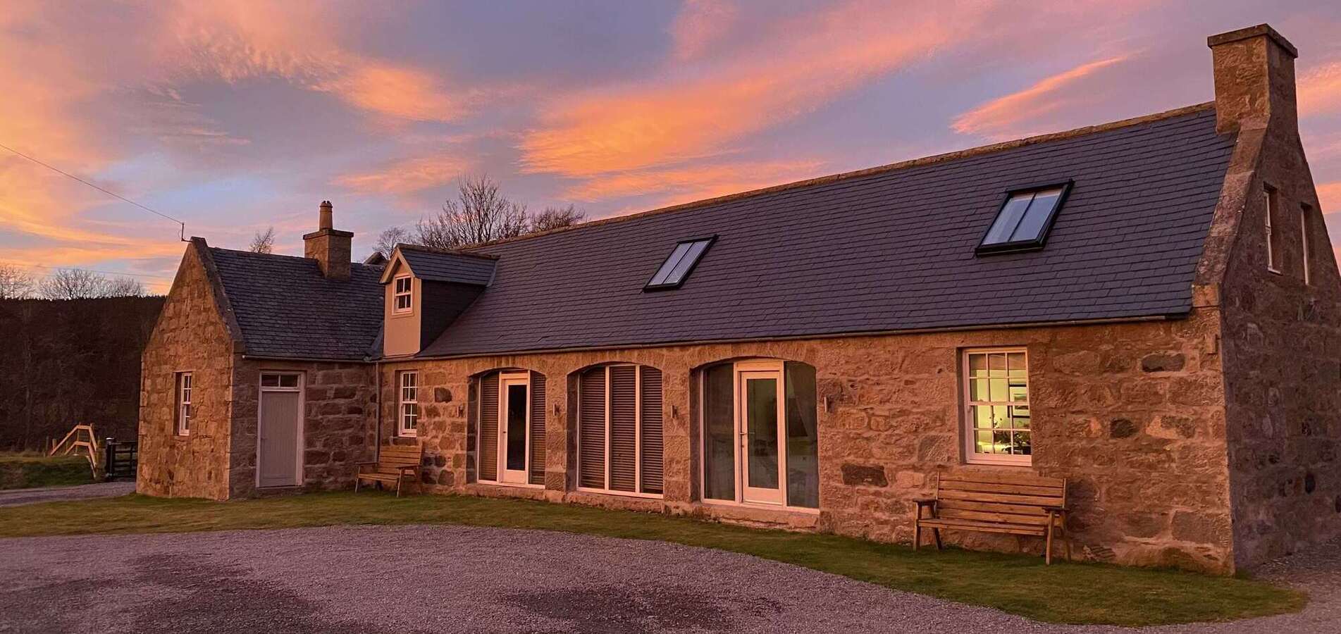 Dog friendly holiday cottage Glen Muick