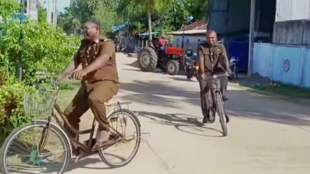கடமையைக் கச்சிதமாகச் செய்யும் சுகாதார பரிசோதகர்கள்