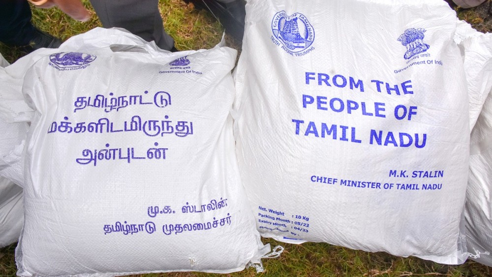 தமிழ் நாட்டிலிருந்து யாழ்ப்பாணம் எடுத்துவரப்பட்ட நிவாரணப் பொருட்கள்