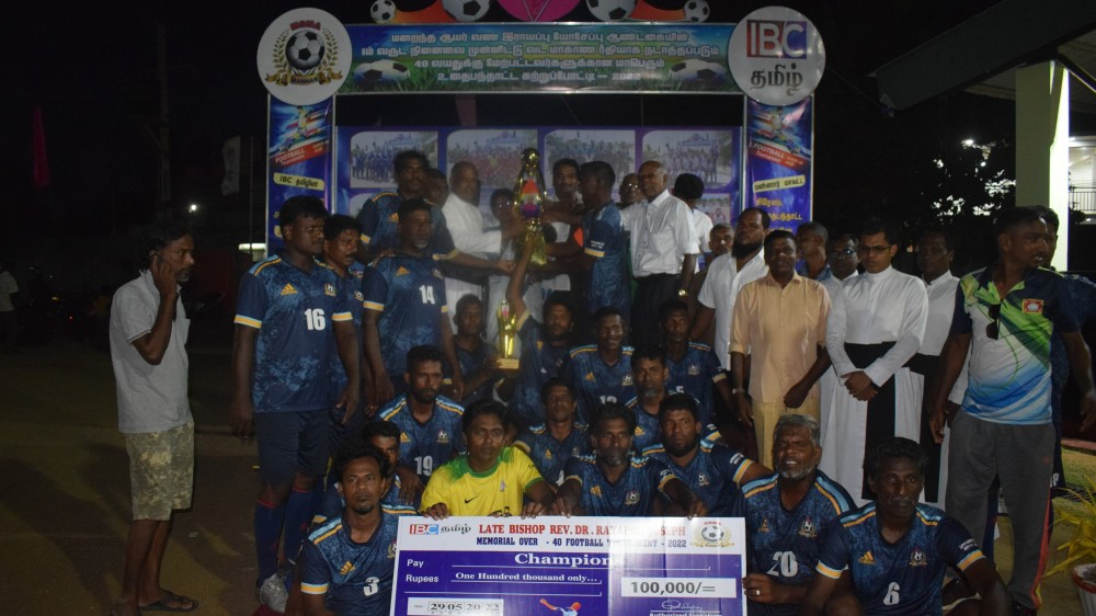 உதைபந்தாட்ட இறுதி போட்டி - மன்னார் கழகம் யாழ் கழகத்தை வென்றது