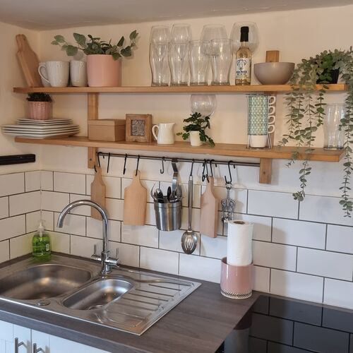 Dog Friendly 2 Bedroom Cottage with Garden In Cheltenham Centre