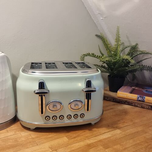 Dog Friendly 2 Bedroom Cottage with Garden In Cheltenham Centre