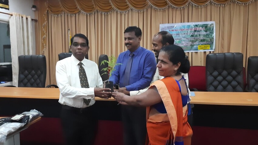 குளத்தில்  நீராடிய இரு மாணவர்கள் உயிரிழந்தனர்