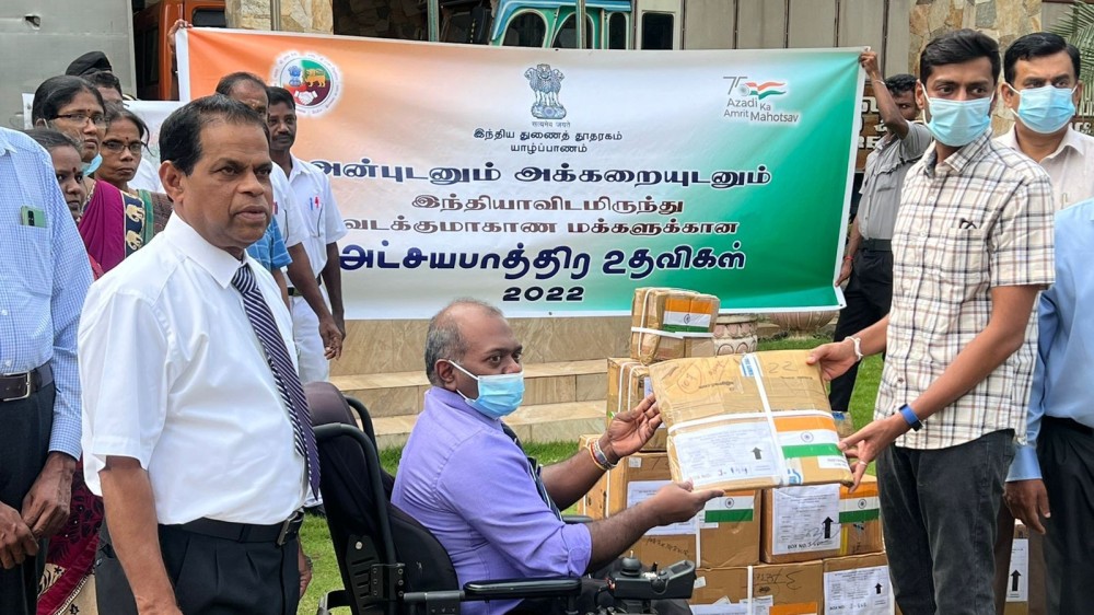 இந்திய அரசாங்கம்  மருத்துவ உபகரணங்கள் அன்பளிப்பு