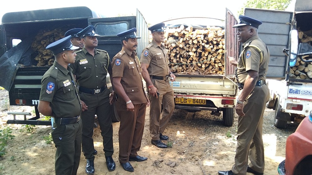 அனுமதியின்றி விறகு ஏற்றி வந்தவர்கள் கைது!