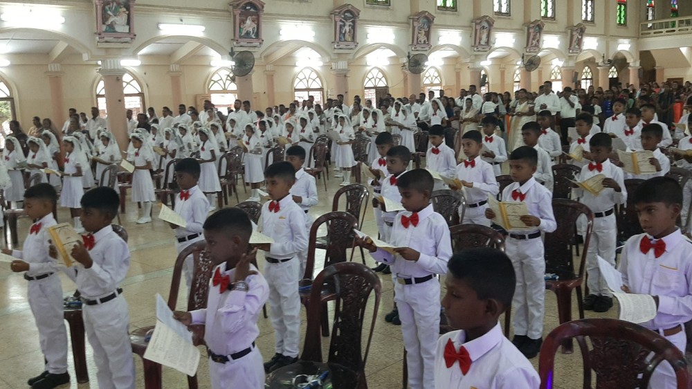 முதல் நன்மை அருட்சாதனம் பேசாலை புனித வெற்றி அன்னை பங்கில் 80 பிள்ளைகளுக்கு வழங்கப்பட்டது