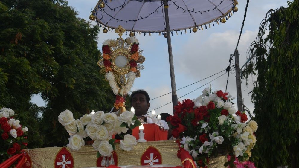 பேசாலையில் இயேசுவின் திரு உடல் திரு இரத்தப் பெருவிழா பேரணி