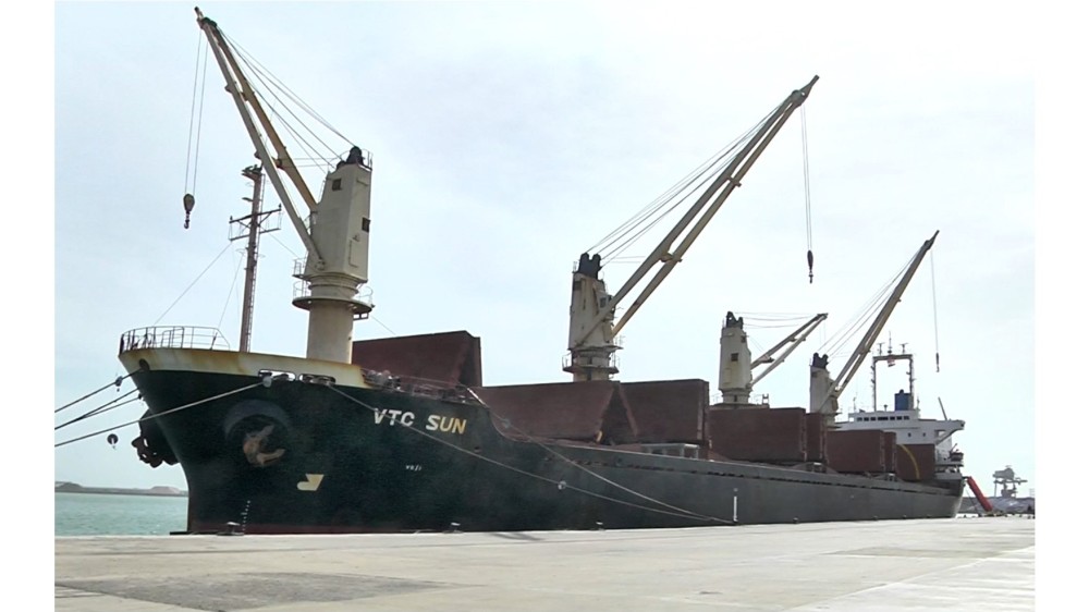 தூத்துக்குடி வ.உ. சிதம்பரனார் துறைமுகத்திலிருந்து இலங்கை மக்களுக்கு அத்தியாவசிய பொருட்கள்