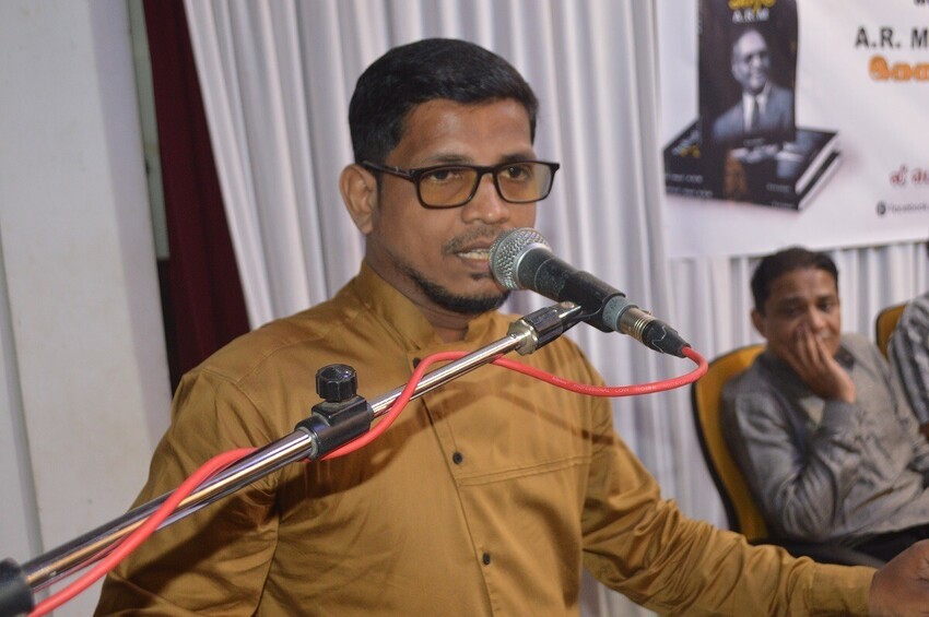 எரிபொருளை பெற்றுக் கொள்ளவதில் சக்தியற்ற கல்வியமைச்சின் ஆலோசனையினை பின்பற்றும் கிழக்கு மாகாணம்!