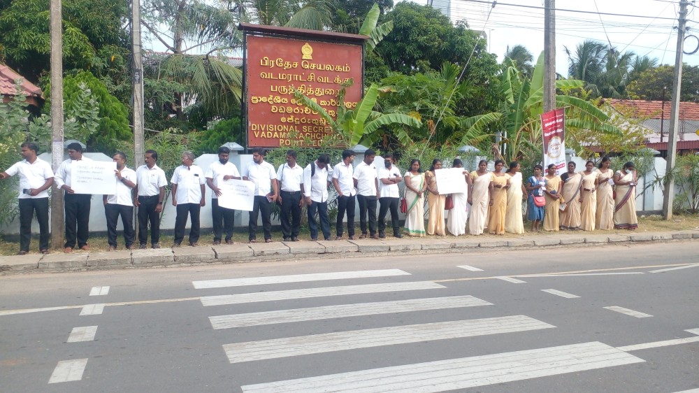 கோவிட் காலத்தில் அத்தியவசியமானவர்கள் இப்போது அனாவசியமானாரோ?