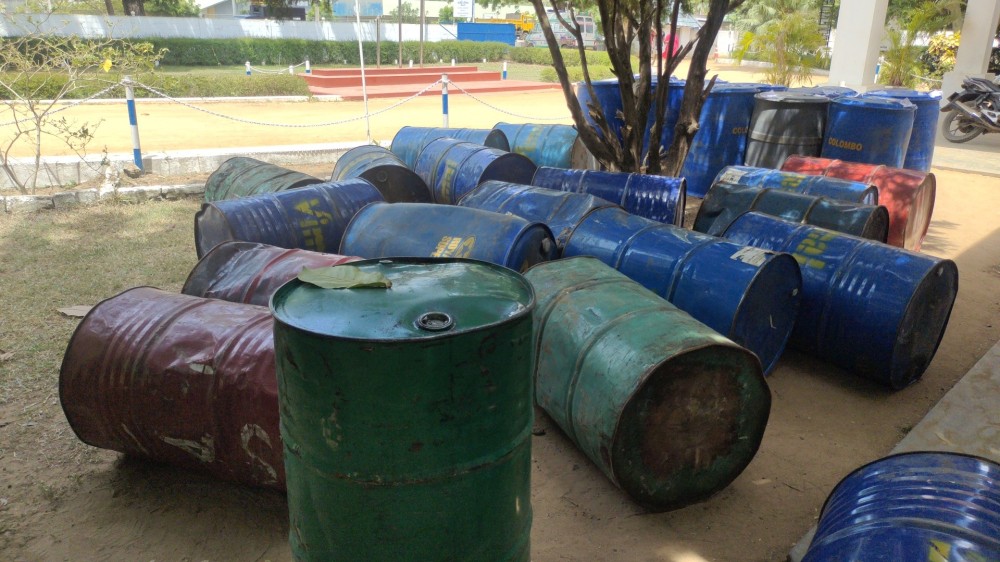 கிளிநொச்சி கரடிப் போக்கில் கறுப்புச் சந்தை எரிபொருளுடன் ஒருவர் கைது