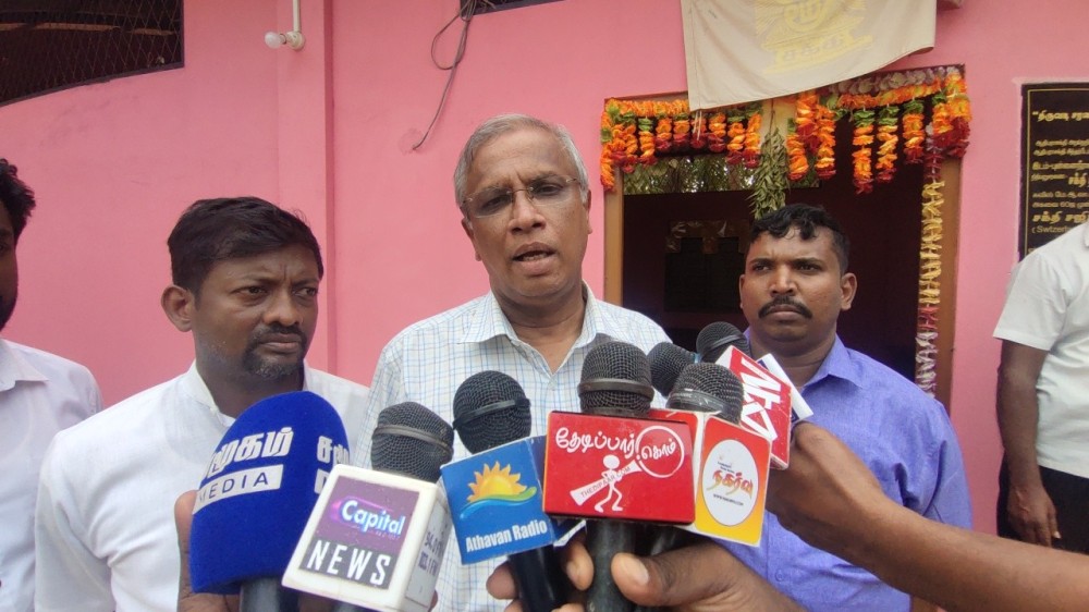 இராணுவத்தினரால் தாக்கப்பட்டோரைச் சந்தித்த சுமிந்திரன்