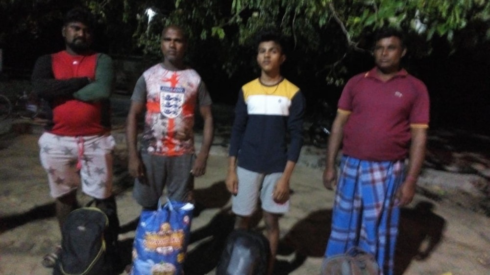 ஆஸ்திரேலியா செல்ல முற்பட்ட நான்கு பேர்  கைது