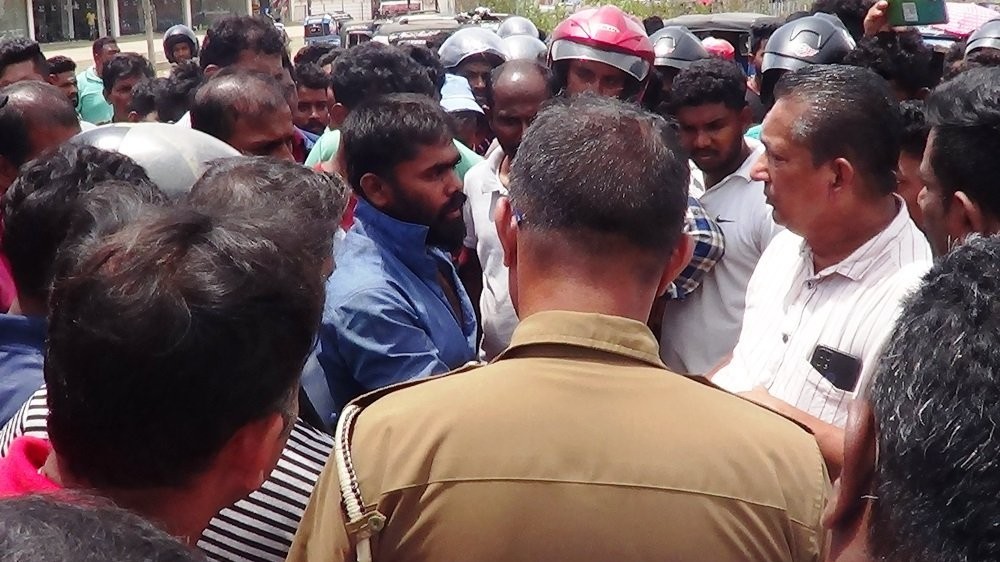 மட்டக்களப்பு ஊறணியில் எரிபொருள் நிரப்பு நிலையத்தில் காத்திருந்த மக்களுக்குக் கிடைத்த ஏமாற்றம்