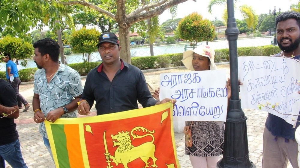 ஜனாதிபதி, பிரதமர் ஆகியோரை பதவி விலகக் கோரு ஆர்ப்பாட்டம்