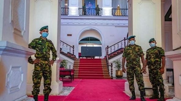 போராட்டக்காரர்கள் ஜனாதிபதி மாளிகையில் இருந்து வெளியேறினர்