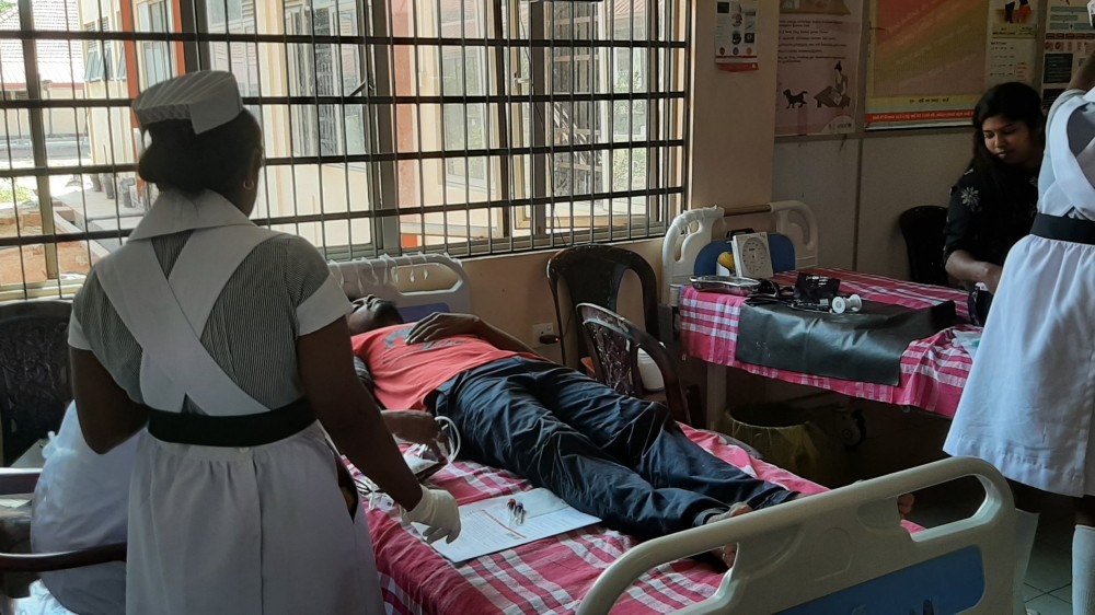 மன்னாரில் குருதி தட்டுப்பாட்டை நீக்கும் முகமாக பேசாலையில் இரத்த தானம்