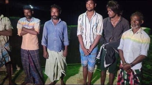 எல்லை தாண்டி மீன்பிடியில் ஈடுபட்ட 6 மீனவர்கள் கடற்படையினரால் கைது