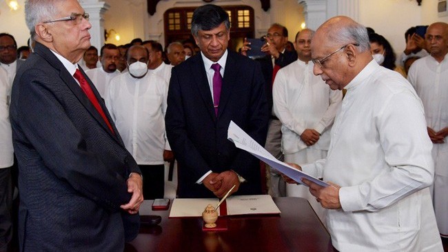 இலங்கையின் புதிய பிரதமராக தினேஷ் சந்திர ரூபசிங்க குணவர்த்தன