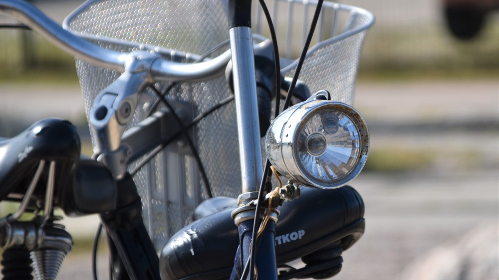 சட்டமாக்கப்பட்ட  டைனமோ வெளிச்சம்