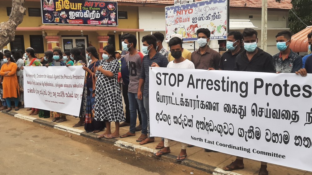 காலி முகத்திடல் அமைதி வழி போராட்டக்காரர் மீதான தாக்குதலுக்கும் கைதுக்கும் கண்டனம் மன்னாரில்.