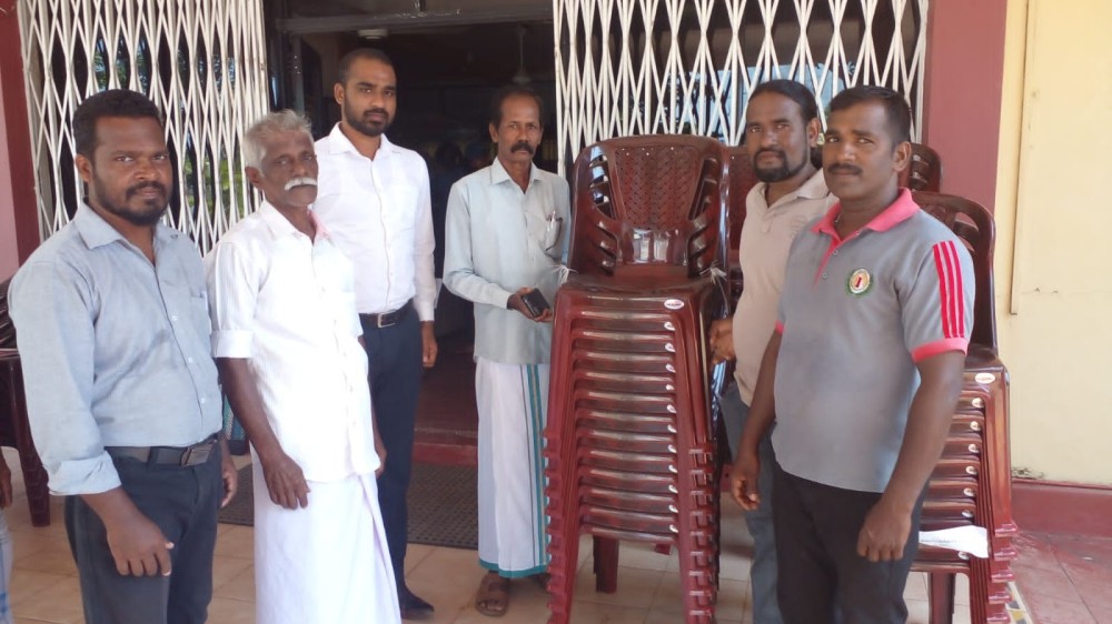 ஆலயங்களுக்கு நாட்காலிகள் கையளிப்பு