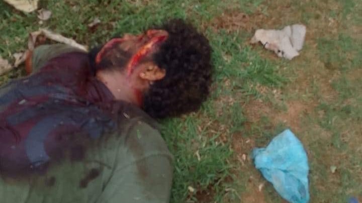 குடும்பஸ்தர்  வாளால் வெட்டிக் கொல்லப்பட்டார்