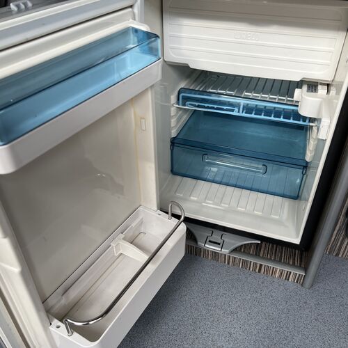 Toyota Granvia 3.0TD 4WD Auto Camper Van 4 Berth PRO Conversion 1996 Silver