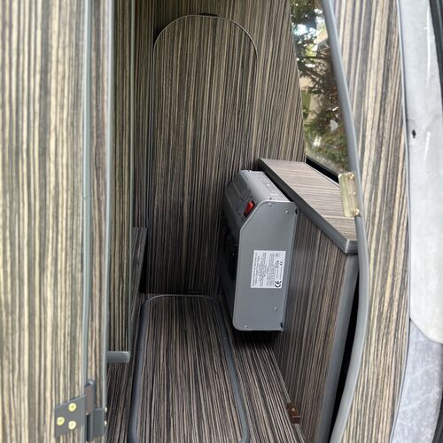 Toyota Granvia 3.0TD 4WD Auto Camper Van 4 Berth PRO Conversion 1996 Silver