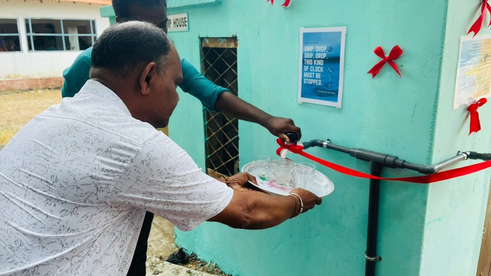 மன்னார்  றோட்டரி கழகத்தினால் தலைமன்னார் பாடசாலைக்கு 9 லட்சம் ரூபாய் செலவில் சுத்திகரிக்கப்பட்ட குடிநீர் வசதி