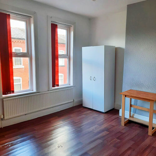 4 bed terraced house FOR RENT