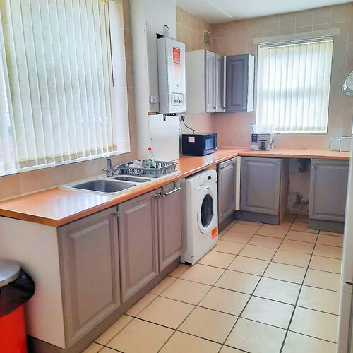 4 bed terraced house FOR RENT