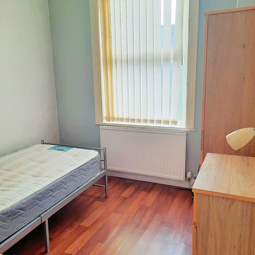 4 bed terraced house FOR RENT