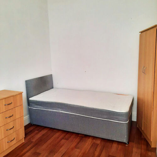 4 bed terraced house FOR RENT