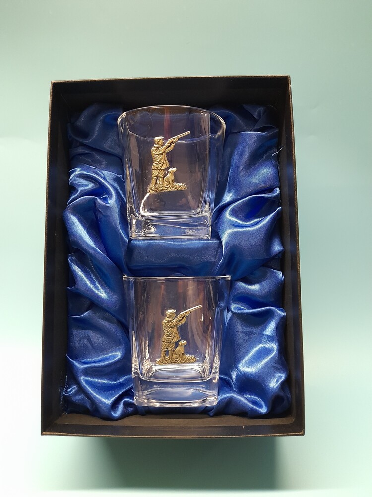 Whisky glasses with embellishments