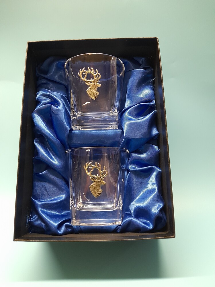 Whisky glasses with embellishments