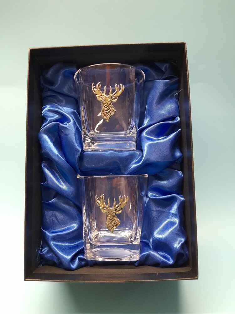 Whisky glasses with embellishments