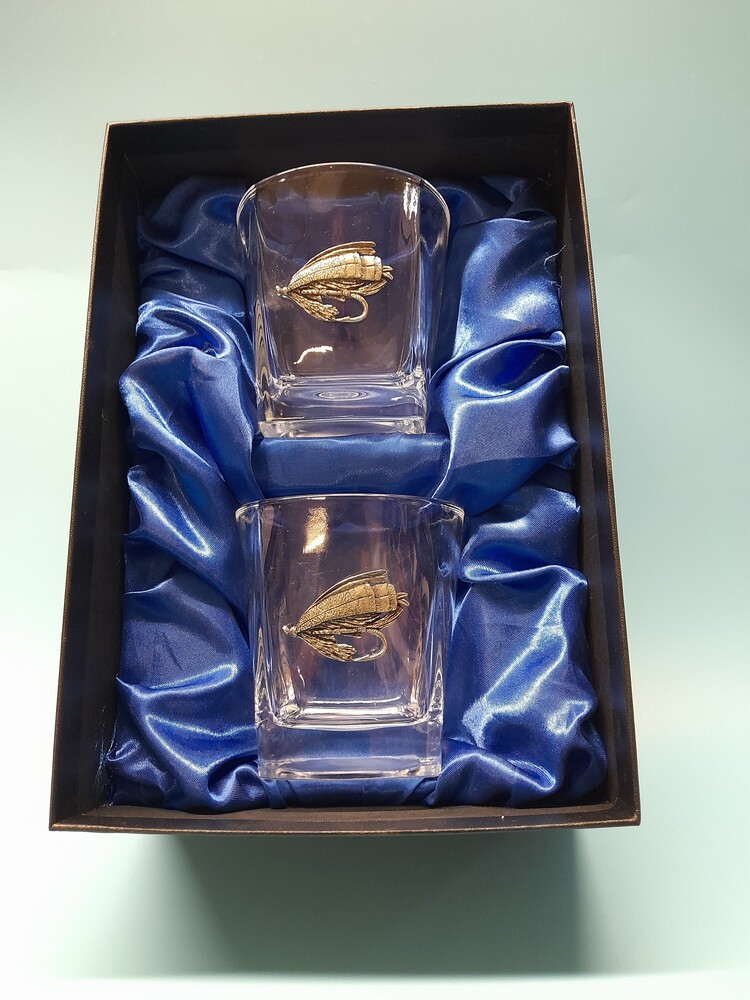 Whisky glasses with embellishments