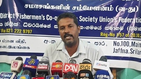 வட பகுதி கடற்றொழிலாளர்களுக்கு மண்ணெண்ணெயை இந்தியா தரட்டும். நாங்கள் பணம் கொடுப்போம் -  அன்னராசா