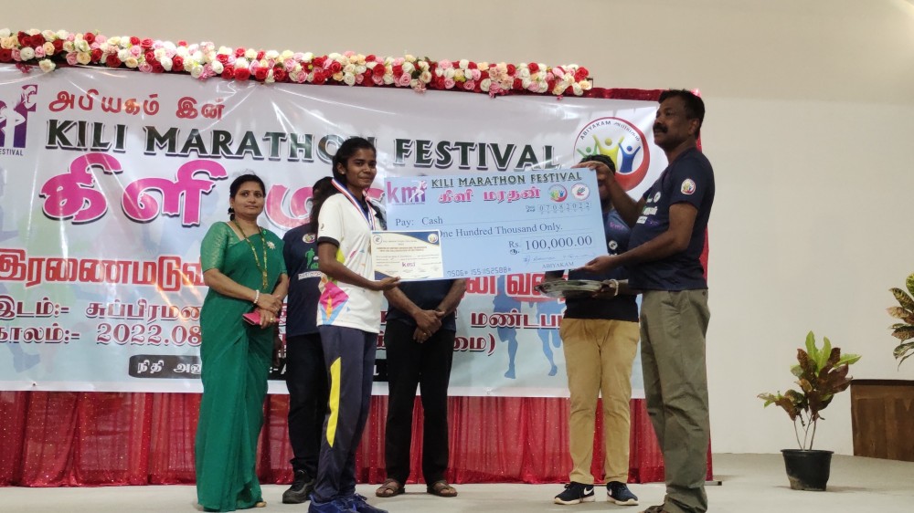 கிளிநொச்சியில் மாபெரும் மரதன் ஓட்டப்போட்டி இன்று இடம்பெற்றது