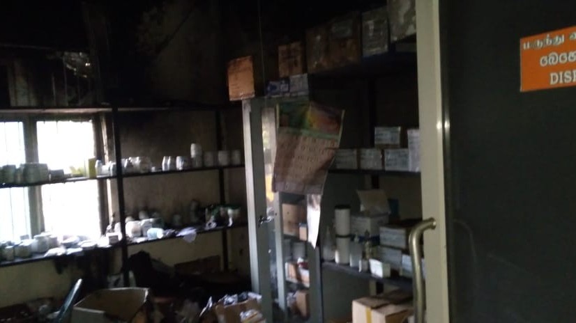 வட்டக்கச்சி பிரதேச வைத்தியசாலையின் மருத்தகம் தீக்கிரையானது